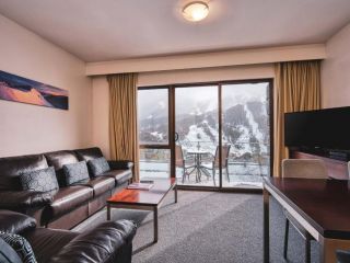 Lantern 1 Bedroom Balcony with mountain and village views Apartment, Thredbo - 2