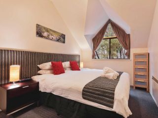 Lantern 1 Bedroom Balcony with Sweeping Mountain View Apartment, Thredbo - 5