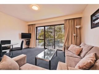 Lantern 1 Bedroom Balcony with sweeping view Apartment, Thredbo - 1