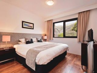 Lantern 1 Bedroom Deluxe with hot tub and car park Apartment, Thredbo - 4