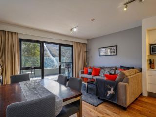 Lantern 1 Bedroom Deluxe with hot tub and car park Apartment, Thredbo - 2