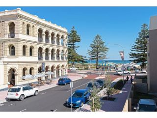 LAR001 Breezy Modern Unit Relax Near Beaches and Shops Apartment, South Australia - 3