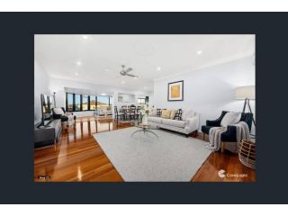 58 Hollywell Rd Large 3 Bedroom 2 bath home close to Harbourtown Guest house, Gold Coast - 2