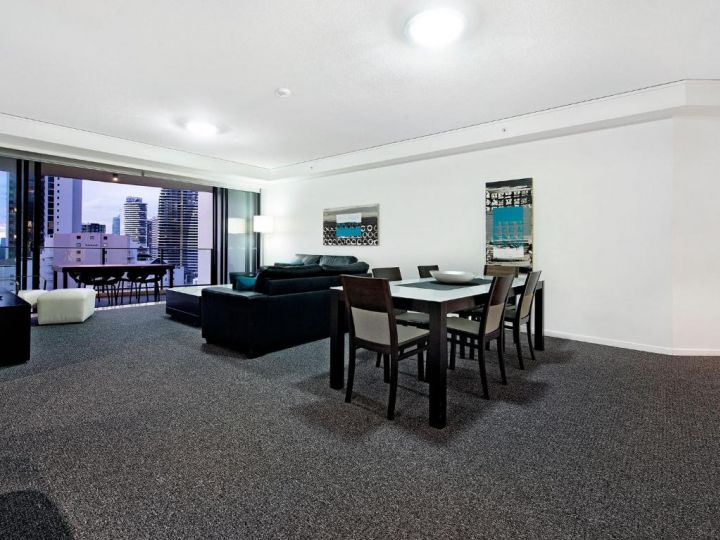 Large Modern 3 Bedroom Apartment With City Views Apartment, Gold Coast - imaginea 5