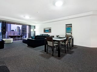 Large Modern 3 Bedroom Apartment With City Views Apartment, Gold Coast - 5