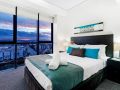 Large Modern 3 Bedroom Apartment With City Views Apartment, Gold Coast - thumb 12