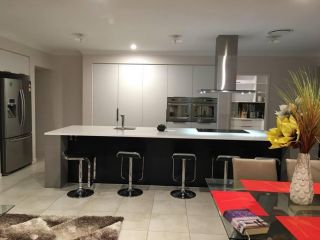 Large modern house in lovely estate Guest house, Queensland - 5