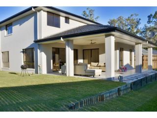 Large modern house in lovely estate Guest house, Queensland - 2
