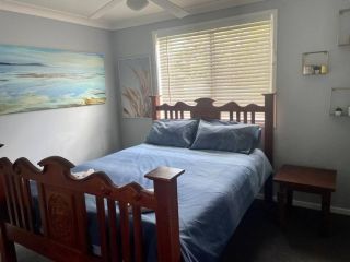 Large private 5BR house 2min to Shelly Beach Guest house, Port Macquarie - 1