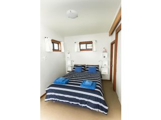 Larus Waterfront Cottage Guest house, White Beach - 3