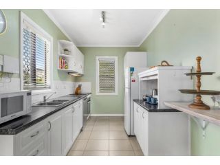 Laura's Beach Cottage Guest house, Sawtell - 1