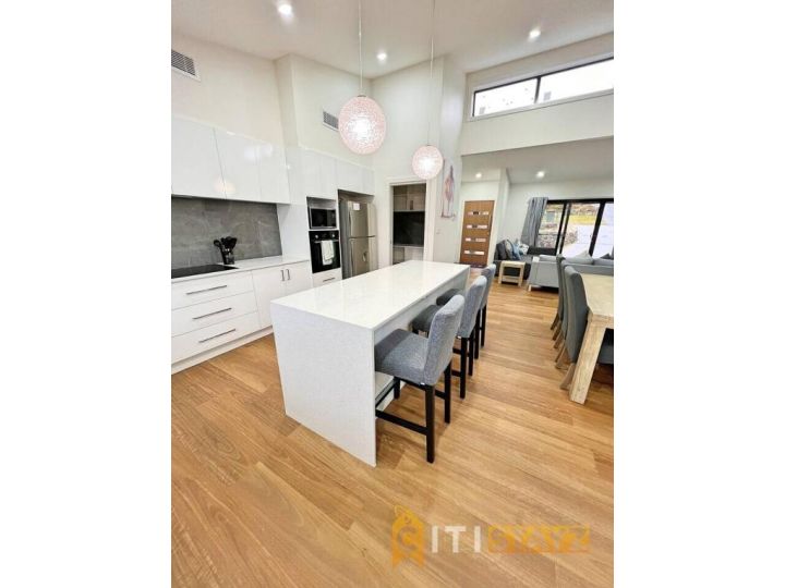 Lavish in Lyons - 3bd 2bth Spacious & Modern Home Guest house, New South Wales - imaginea 7