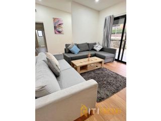 Lavish in Lyons - 3bd 2bth Spacious & Modern Home Guest house, New South Wales - 5