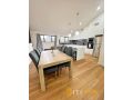 Lavish in Lyons - 3bd 2bth Spacious & Modern Home Guest house, New South Wales - thumb 11