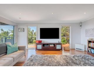 Stunning Coastal Home - Views and 1 hour from SYD Guest house, New South Wales - 5