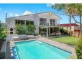 Laze @ Lighthouse - family home with heated pool Guest house, Port Macquarie - thumb 6
