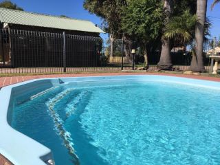 Lazy Acre Log Cabins Aparthotel, Lakes Entrance - 4