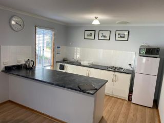 Lazy Days Cottage - Victor Harbor Bed and breakfast, Hindmarsh Valley - 1