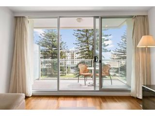 Lazy Days on Colley Terrace Apartment, Glenelg - 1