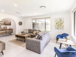 Le Maison, 77 Horace St - stunning house with ducted air, WIFI and Linen provided Guest house, Shoal Bay - 2