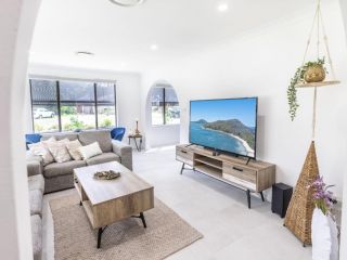 Le Maison, 77 Horace St - stunning house with ducted air, WIFI and Linen provided Guest house, Shoal Bay - 1