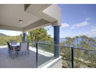 Le Vogue 11 16 Magnus St stunning renovated unit with panoramic views Apartment, Nelson Bay - 1