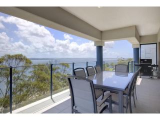 Le Vogue 11 16 Magnus St stunning renovated unit with panoramic views Apartment, Nelson Bay - 2