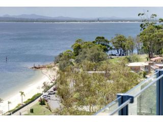 Le Vogue 11 16 Magnus St stunning renovated unit with panoramic views Apartment, Nelson Bay - 4