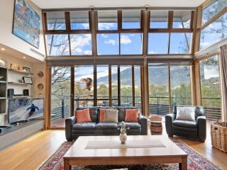 Les Perrieres Lodge Chalet, Crackenback - 2