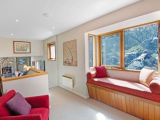 Les Perrieres Lodge Chalet, Crackenback - 5