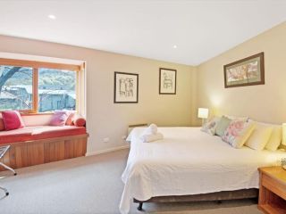 Les Perrieres Lodge Chalet, Crackenback - 3