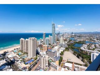 Level 43 Ocean Spa Apartment Circle on Cavill Apartment, Gold Coast - 1