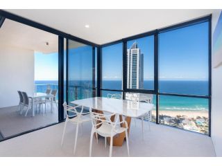 Level 43 Ocean Spa Apartment Circle on Cavill Apartment, Gold Coast - 2