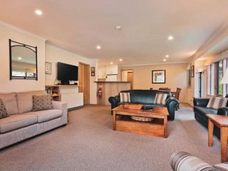 Lhotsky 2 Bedroom apartment with balcony mountain views and BBQ Apartment, Thredbo - 3