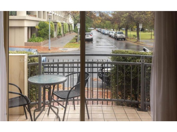 Carrington Views,3 Bedrooms, CBD, Parking Guest house, Adelaide - imaginea 17