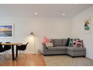 Light And Airy North Bondi Apartment Apartment, Sydney - 2