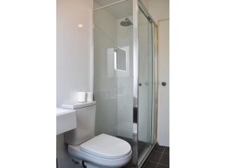 Light And Airy North Bondi Apartment Apartment, Sydney - 5
