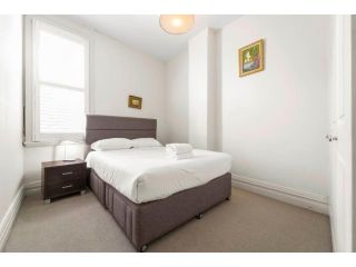 Light Filled, Charming Townhouse in Paddington Guest house, Sydney - 4