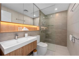 Light Filled Luxury Residence 2 Bed 2 Bath Apt Next to Casino Broadbeach Apartment, Gold Coast - 3