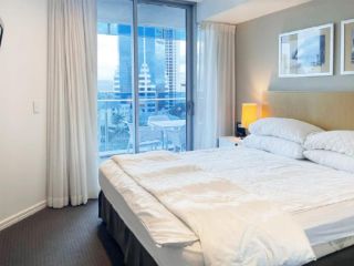LIMITED 7 NIGHT DEAL 2 bedroom city view H'Residence - QStay Apartment, Gold Coast - 4