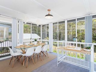 Little Beach House' 4 James Crescent - Little Beach with air con, WiFi and boat parking! Guest house, Nelson Bay - 3
