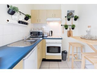 Live in the heart of Surry Hills - walk to City Apartment, Sydney - 3