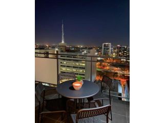 LOCATION LOCATION CITY VIEWS NETFLIX WIFI WINE Apartment, Perth - 3