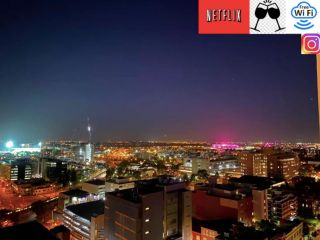 LOCATION LOCATION CITY VIEWS NETFLIX WIFI WINE Apartment, Perth - 2