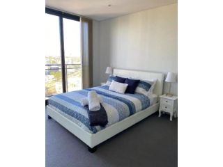 LOCATION LOCATION CITY VIEWS NETFLIX WIFI WINE Apartment, Perth - 4