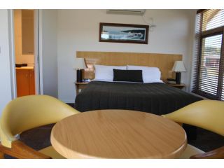 Loch Ard Motor Inn Hotel, Port Campbell - 1