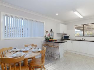 Lorikeet Retreat, 2/117 Tomaree Rd - Pet Friendly, Air Conditioned Holiday House Apartment, Shoal Bay - 1