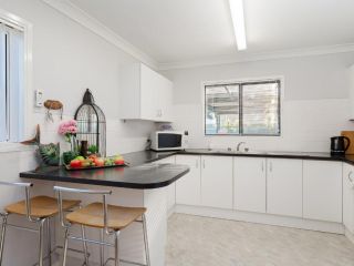Lorikeet Retreat, 2/117 Tomaree Rd - Pet Friendly, Air Conditioned Holiday House Apartment, Shoal Bay - 2