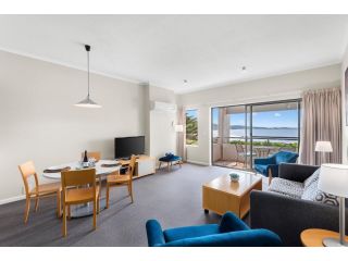 Lorne beach & louttit bay views at the cumberland Apartment, Lorne - 4