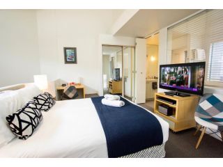 Lorne Beachfront Accommodation Apartment, Lorne - 5